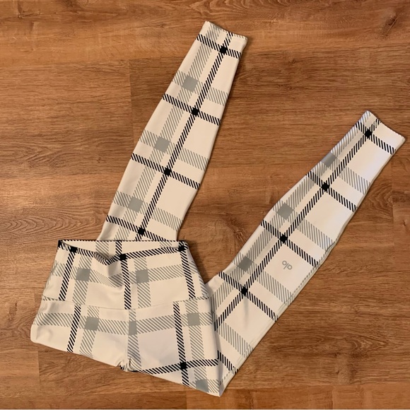 ALO Yoga Pants - ALO Yoga Airlift High-Waist Magnified Plaid NWOT Sz Small Cream/Black